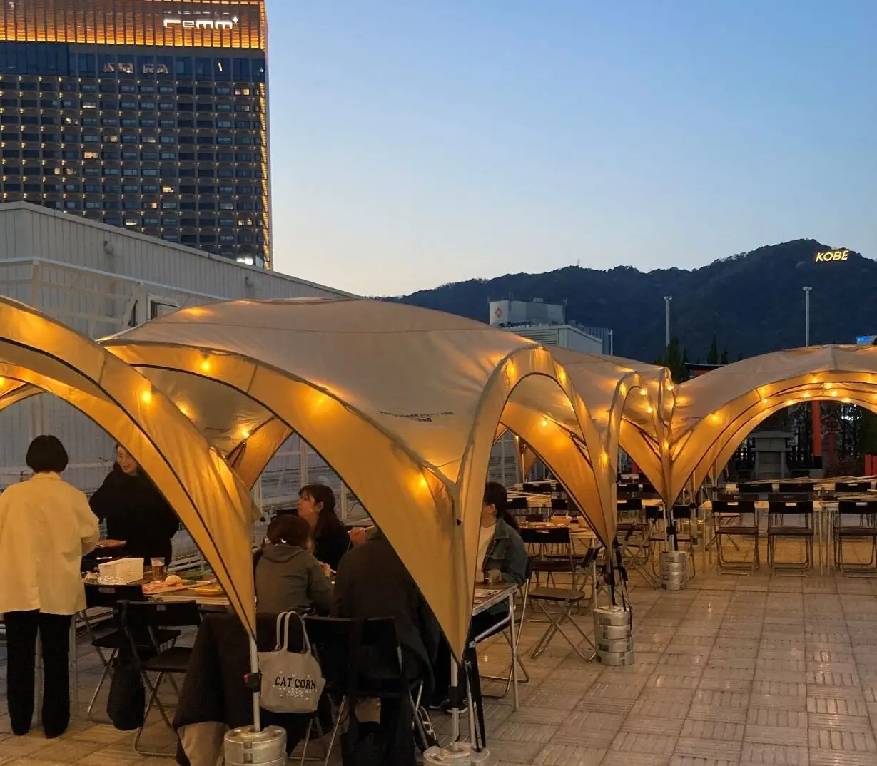 神戸阪急】三宮駅前で手軽に楽しむBBQ。神戸阪急屋上「BBQ